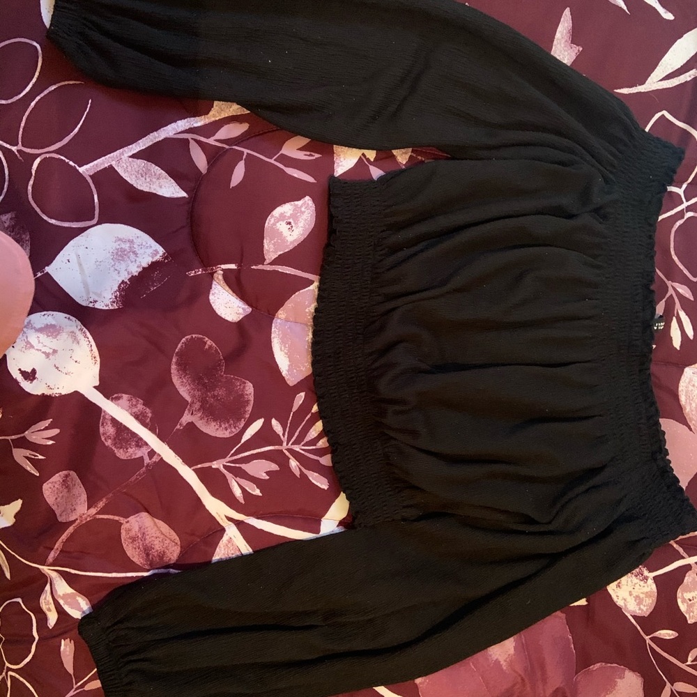 Long sleeve black crop top